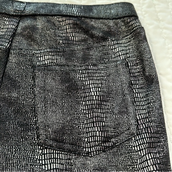 Jennifer Lopez Black and Sliver Snakeskin Pattern MidRise Knit Leggings Jegging - Picture 12 of 13